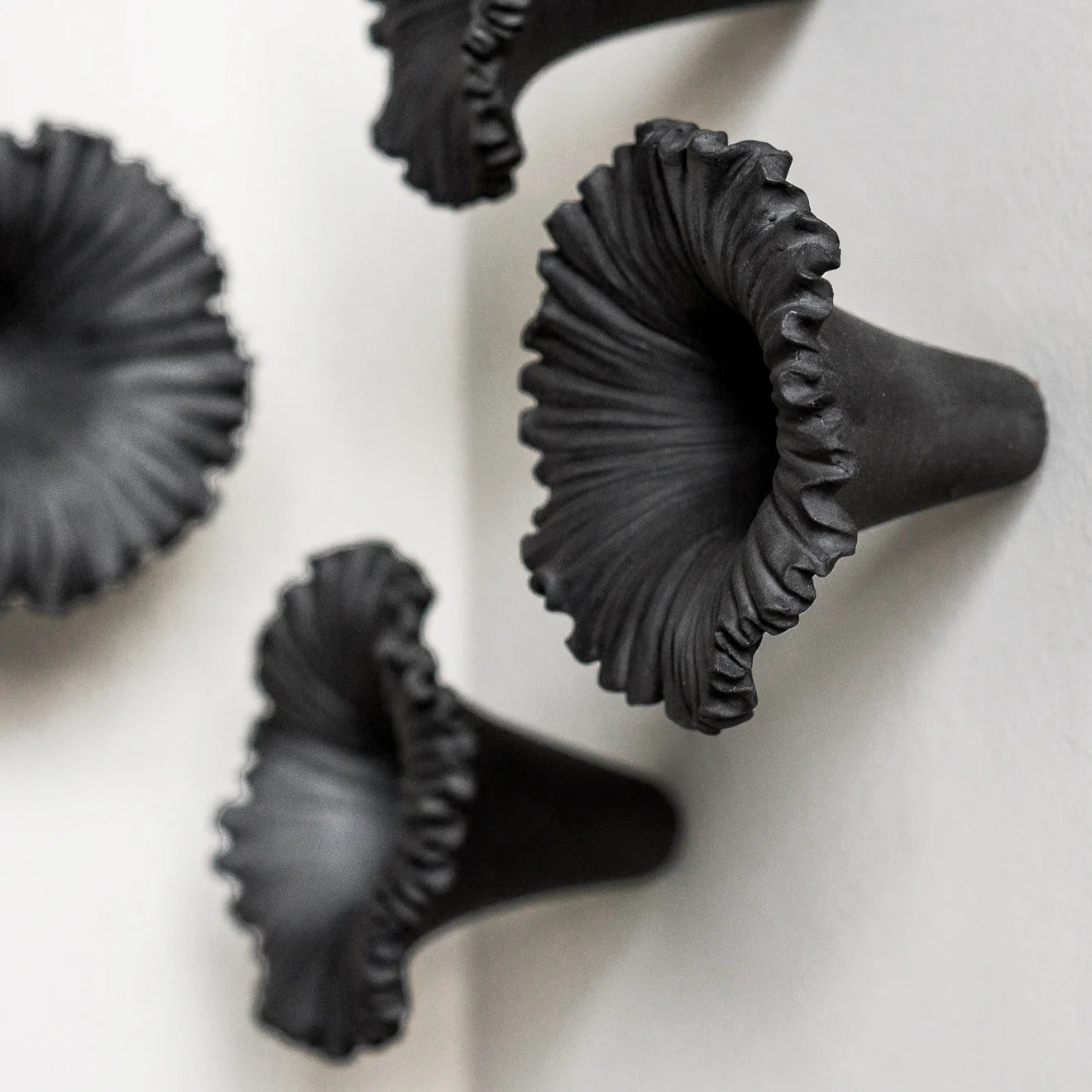 WALL PLAY™: DAFFODIL, BLACK